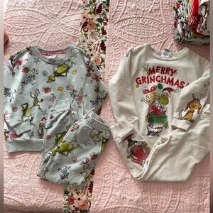 2 Sets of Grinch 5t Sweatsuits